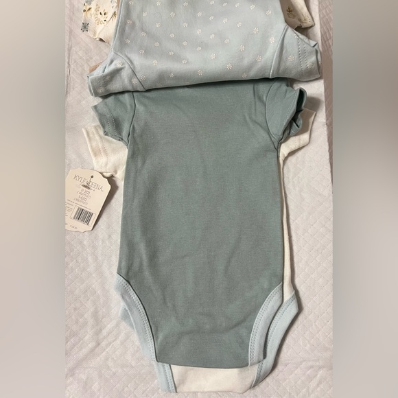 Kyle and Deena 5 piece grow with me onesie set 0-3mth 3-6 mth light blues NWT - Picture 11 of 12